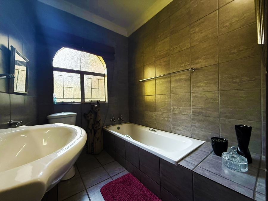 4 Bedroom Property for Sale in Potchefstroom North West
